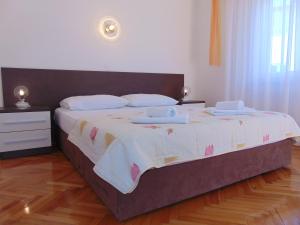 Postel nebo postele na pokoji v ubytování Apartmani obitelji Lemac