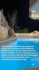 un poema se publica junto a una piscina por la noche en Villa Ariadne, en Atenas