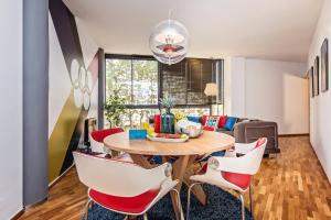 a living room with a table and chairs at Sweet Inn - Bogatell Beach in Barcelona