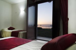 A bed or beds in a room at Resort Santa Maria Hotel