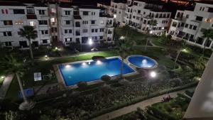 Bazén v ubytování Lilacs Garden Cabo Negro Piscines WiFi -only family nebo v jeho okolí