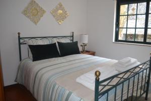 Кровать или кровати в номере Quinta de São Domingos house
