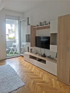 Телевизор и/или развлекательный центр в Center Apartment Iva