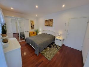 Giường trong phòng chung tại Blue Beach Villa with BBQ, Wifi and Stunning View +40 ảnh