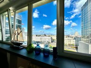 Balkón alebo terasa v ubytovaní Super Apartament WHITE Warszawa 2x Metro Ścisłe Centrum WiFi 300 Mbs NEW