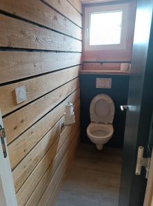 Koupelna v ubytování Mobil-home isolé avec jacuzzi - la Cubanière