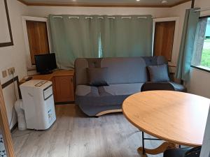 Posezení v ubytování Mobil-home isolé avec jacuzzi - la Cubanière + 6 fotografií