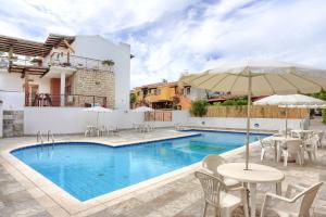 Swimmingpoolen hos eller tæt på Isola Blu, Jacuzzi & Pool by DomusAway