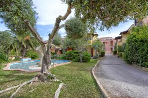 En have udenfor Isola Blu, Jacuzzi & Pool by DomusAway