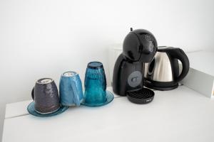 a coffee maker and two batteries and a coffee pot at La casa di Bruna in Anacapri