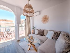 Posezení v ubytování Fantastic penthouse with roof terrace in the heart of Nerja