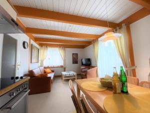 a kitchen and living room with a table and chairs at Atlanta Pur in Pellworm