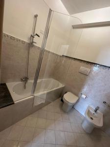 Phòng tắm tại Hexagon Home (intero appartamento)