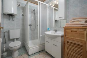 Et badeværelse på Apartmani Matić