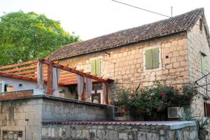 Το κτήριο όπου στεγάζεται  το διαμέρισμα