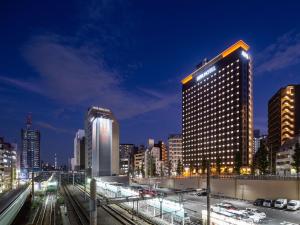 a city skyline at night with a tall building at APA Hotel Yamanote Otsuka Eki Tower in Tokyo