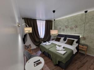 a bedroom with a large bed and a chair at Hotel Zur Post in Sankt Goar