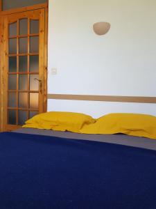 Posteľ alebo postele v izbe v ubytovaní Appartement avec agréable loggia dans résidence privée