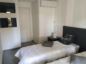 Posteľ alebo postele v izbe v ubytovaní Résidence Odalys Saint Loup Appartement Climatisé entierement rénové