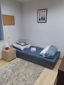 a bed in a room with a blue mattress at Pokoje ze wspólną łazienką i kuchnią w centrum Starachowic in Starachowice