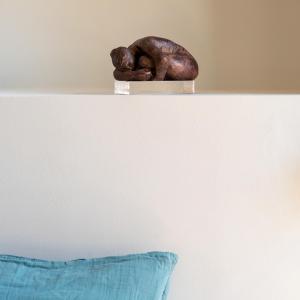 a sculpture sitting on top of a white wall at La Maison Vague - Guest House in Marseille