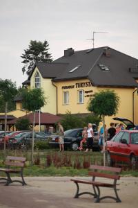 a group of people standing in front of a building at DW Turysta in Licheń Stary