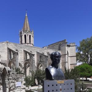 a statue of a woman in front of a church at Studio intra-muros 5mn gare centre in Avignon