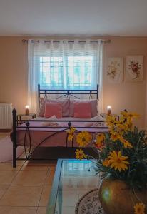 Posteľ alebo postele v izbe v ubytovaní Olyna’s Apartment N.S Preveza