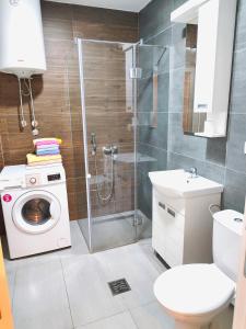 A bathroom at Lux apartman Ub