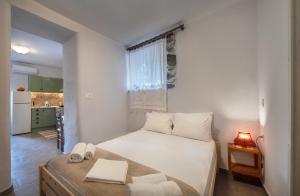 Postel nebo postele na pokoji v ubytování Feneri 3 -Cozy rustic Apt 20' from Elafonisi beach