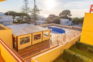 Výhled na bazén z ubytování Apartamento Sereno 1 - Piscina, Garaje, Terraza y Playa nebo okolí