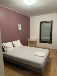 a large bed in a room with a window and a bed sidx sidx at Charment Appartement T3 Palaiseau Camille Claudel in Palaiseau