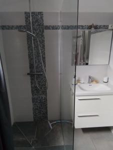 Ένα μπάνιο στο Maison Gérémy
