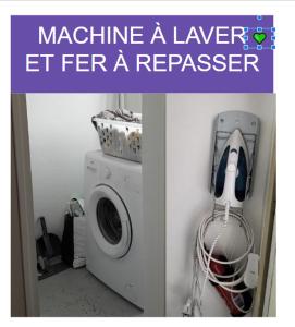 une affiche d'une buanderie avec un lave-linge dans l'établissement chambre dans une colocation, à Rennes