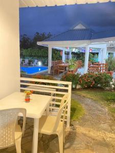 Bazen u ili blizu objekta LUTIX HOTELS