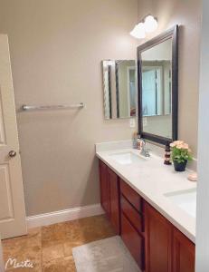 Ванная комната в Cozy And Comfortable #202 Room