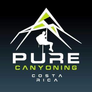 un logo pour un camping avec une personne dans une montagne dans l'établissement Pure Canyoning Home, à Turrialba