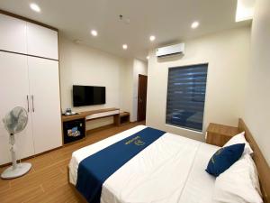 TV a/nebo společenská místnost v ubytování Daily Hotel Halong