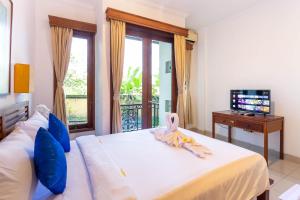 Postel nebo postele na pokoji v ubytování Starloka Saba Bali Hotel