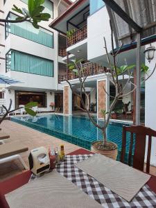 a swimming pool in the middle of a building at Goldenbell Hotel Chiangmai in Chiang Mai