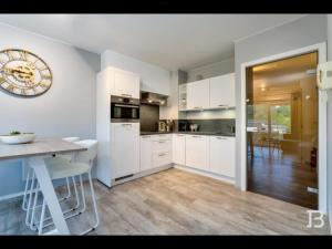 Virtuvė arba virtuvėlė apgyvendinimo įstaigoje Just like home De Haan aan Zee