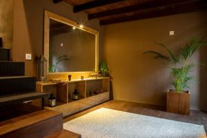 Ett badrum på Lake Avenue Hotel Kandy