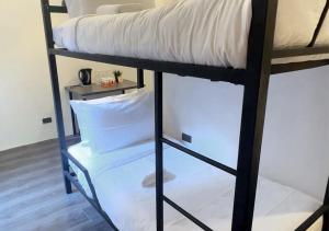 Postel nebo postele na pokoji v ubytování mySTAY Hotel BGC South