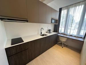 Kuchyň nebo kuchyňský kout v ubytování ISA Hotel Amber Road
