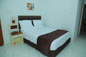 Postel nebo postele na pokoji v ubytování Utsavam Hotel Apartments