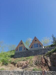 a house on the side of a hill at Çatalkaya Bungolov in Kireçhane