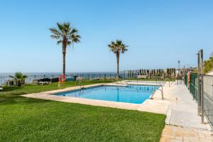 Bazén v ubytovaní Spectacular Sea views parking and pool alebo v jeho blízkosti