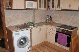 Kuchyň nebo kuchyňský kout v ubytování Spacious, 1 Bed Apt, Dawn Park + 5 fotografií