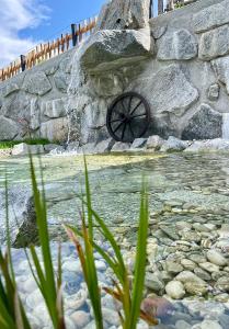 a stone wall with a cannon on top of it at das brunn - Luxus Chalet in Kirchberg in Tirol