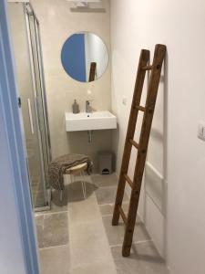 Bilik mandi di Casa Olivetto +23 gambar